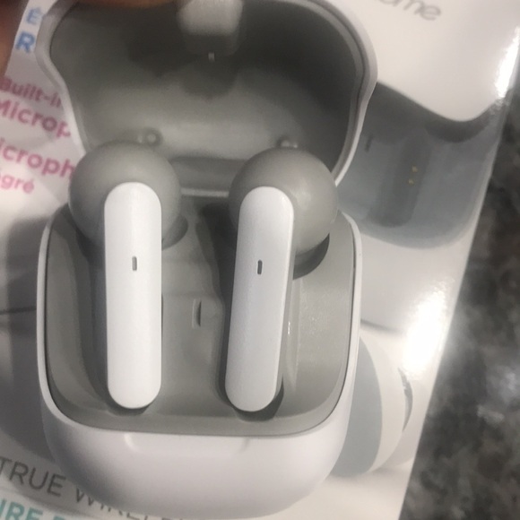 Wireless kid safe earbuds - Picture 2 of 7